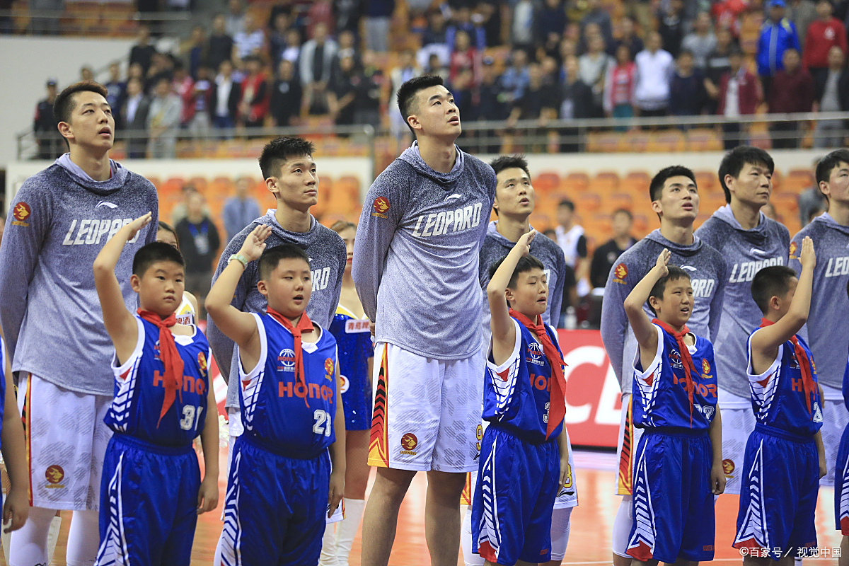 九游网页客户端-勒沃库森训练开放日，关键时刻队长鼓劲引欢呼，CBA常规赛在即，赛程密集仍需轮换(勒沃库森维尔茨个人资料)