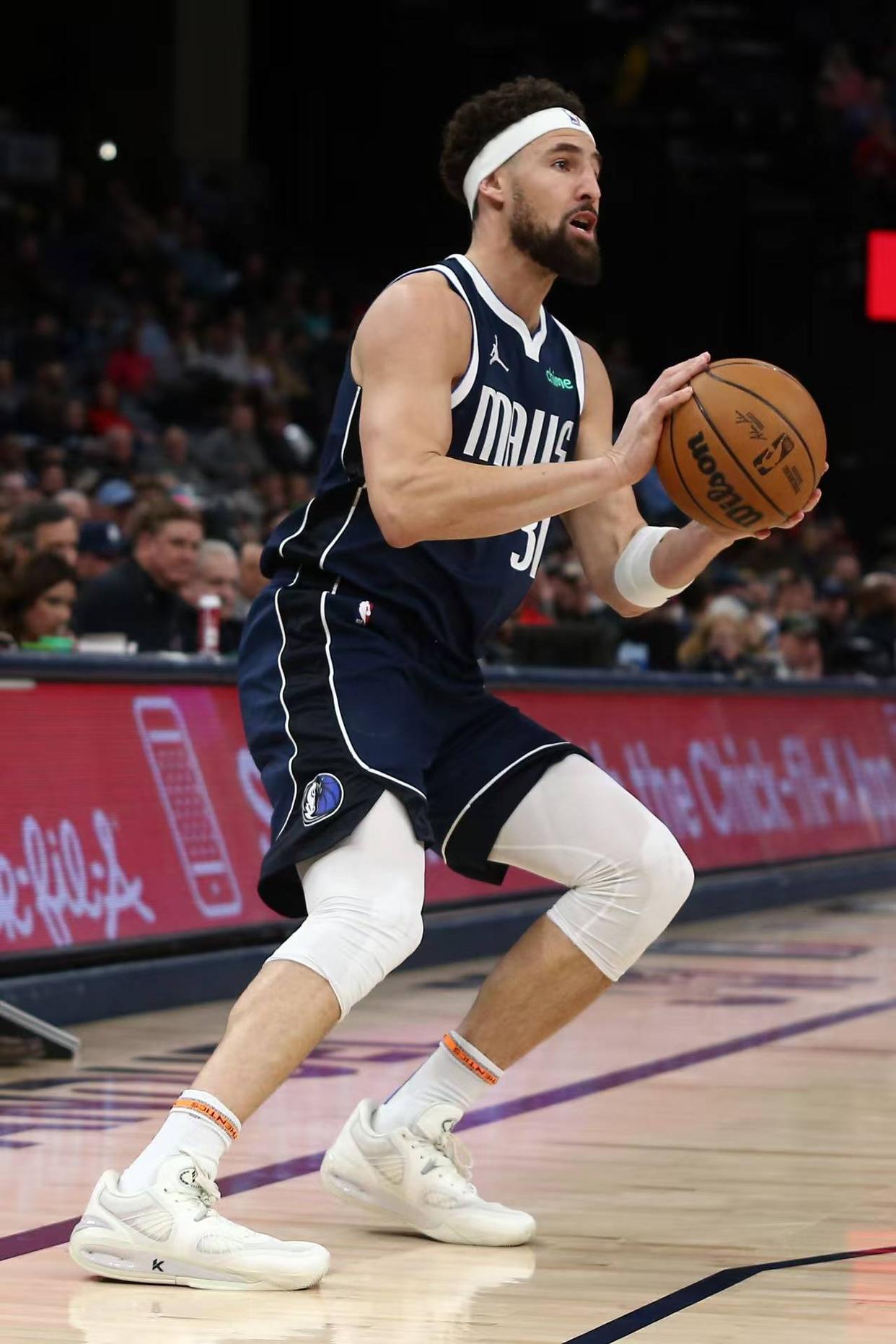 九游网页客户端-包含集结日意甲焦点战；达拉斯独行侠造点机会；悬念犹存；纪律约束更严格的词条